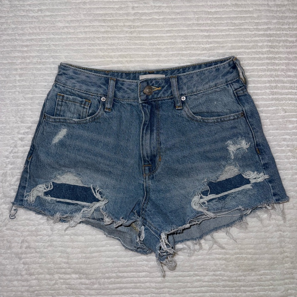 Pacsun denim shorts; size “one-size” (fits size 0-2); Medium wash